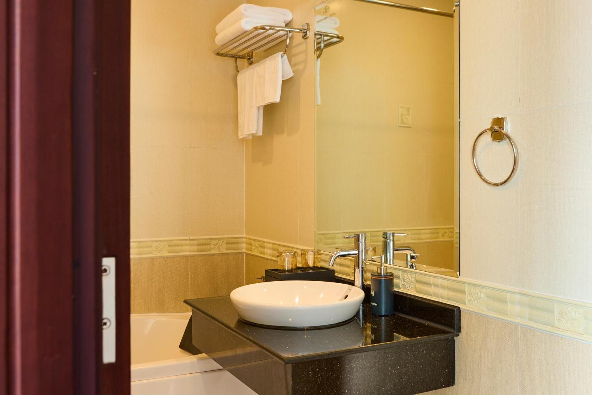Kin Hotel Thi Sach Ho Chi Minh City Bagian luar foto